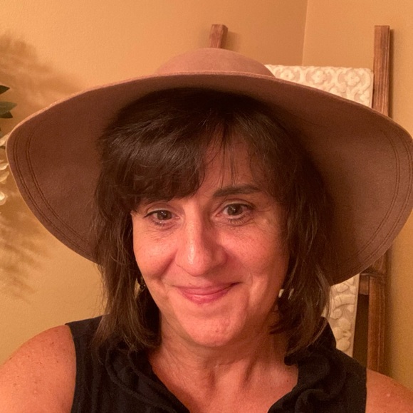 Betmar New York 100% Wool Tan Round Large Rim Cowgirl Hat w/Soft Top & Tie Band - Picture 2 of 15